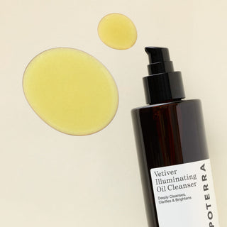 Apoterra Vetiver Oil Cleanser with tamanu oil texture photo