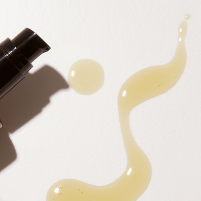 Apoterra Vetiver Oil Cleanser with tamanu oil texture photo